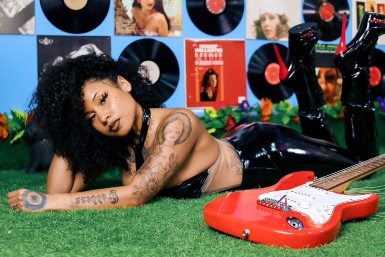 Gallery photo 4 of Ladyy acee