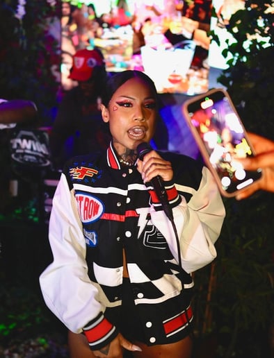 Gallery photo 10 of Ladyy acee