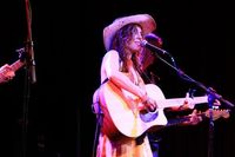 Gallery photo 2 of Laura Moe