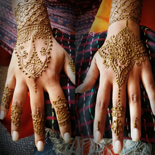 Gallery photo 3 of Lotus Henna