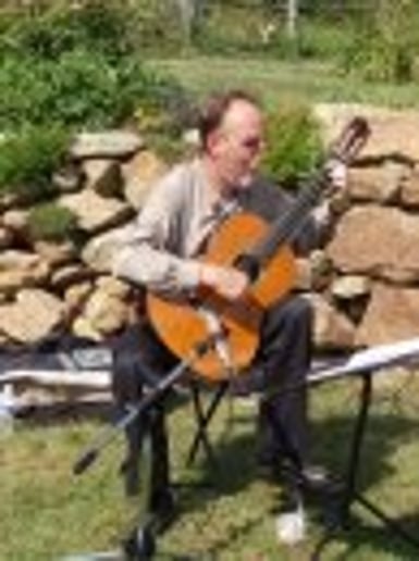 Gallery photo 3 of Louis Arnold, Guitarist