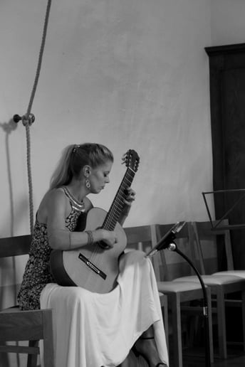 Gallery photo 5 of Louise Southwood...Classical Guitarist