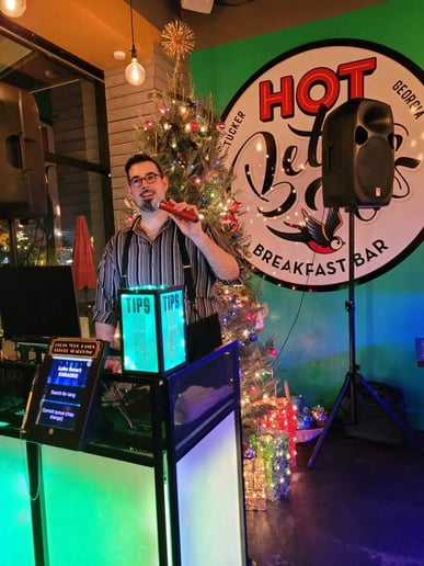 Gallery photo 3 of Luke Smart's Karaoke