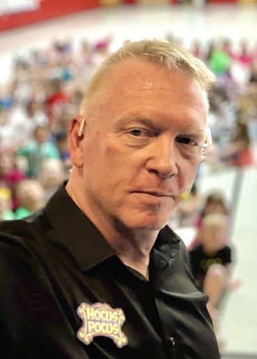 Gallery photo 8 of Magician Russ Nowack - Hocus Pocus Entertainment