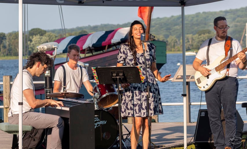 Gallery photo 21 of Mama Train