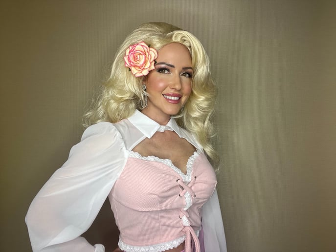 Chiroyli sochilgan mushuklar haqida video