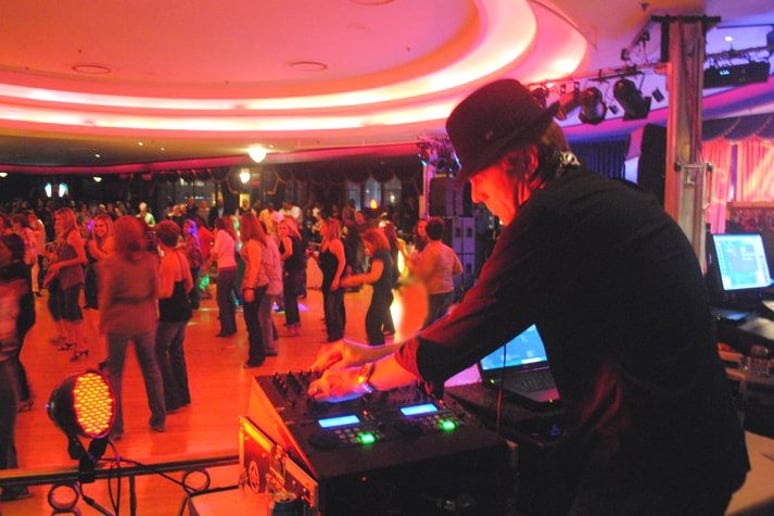 Gallery photo 5 of Mark Anderson’s Disc Jockey Attractions