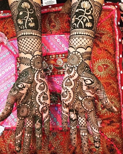 Gallery photo 3 of Mehndi/ Henna Artist