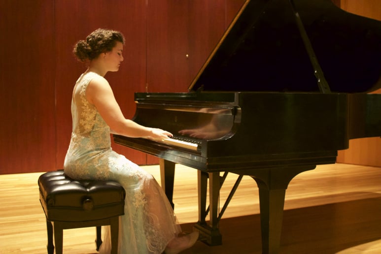 Gallery photo 1 of Miss Leah