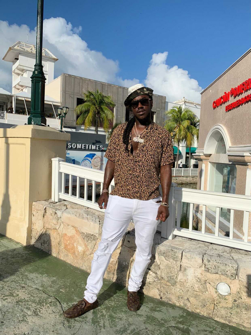 Gallery photo 1 of Mobbin101