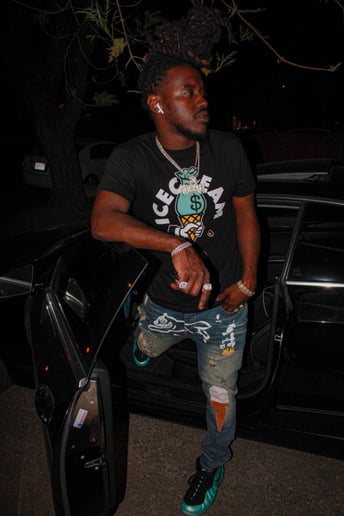 Gallery photo 7 of Mobbin101