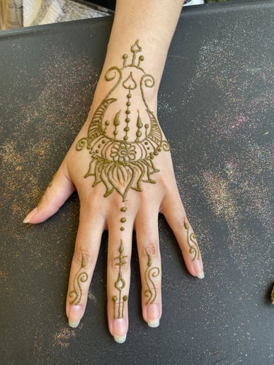 Gallery photo 2 of Moonlight Henna