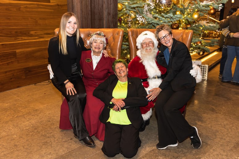 Gallery photo 17 of Nevada Santa & Mrs. Lollie Claus