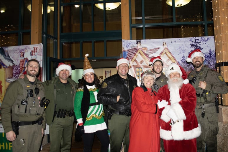 Gallery photo 18 of Nevada Santa & Mrs. Lollie Claus