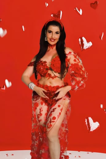 Gallery photo 15 of Myrian Bellydancer