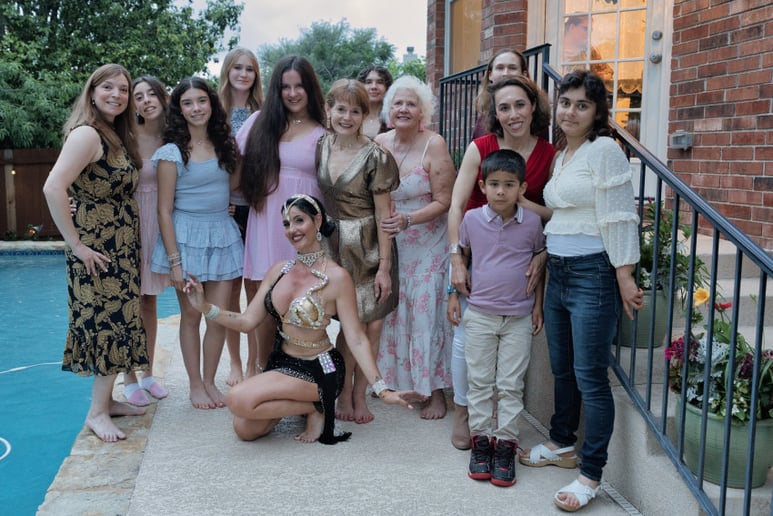 Gallery photo 4 of Myrian Bellydancer