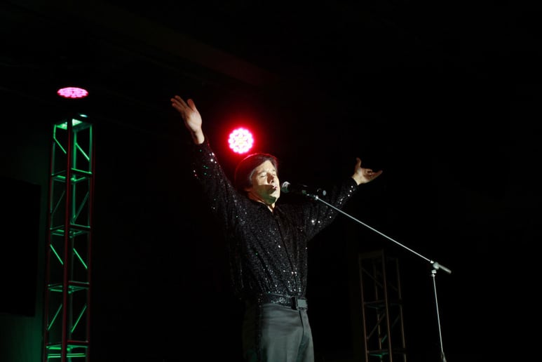 Gallery photo 6 of Neil Diamond Tribute by Steve Roth