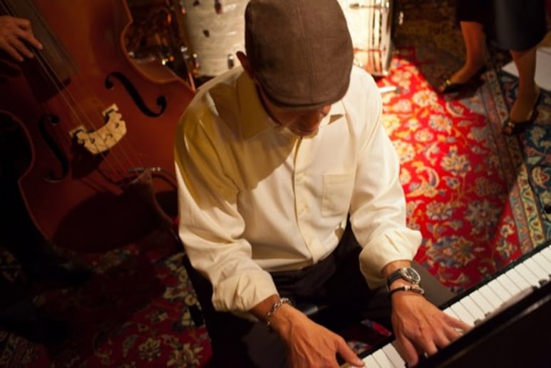 Gallery photo 5 of Noam Eisen - Pianist, Singer, Entertainer