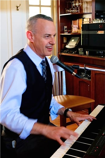 Gallery photo 6 of Noam Eisen - Pianist, Singer, Entertainer
