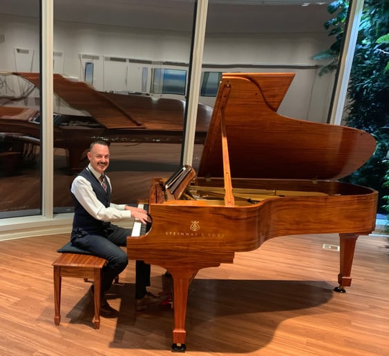 Gallery photo 8 of Noam Eisen - Pianist, Singer, Entertainer