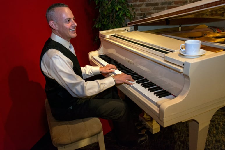 Gallery photo 11 of Noam Eisen - Pianist, Singer, Entertainer