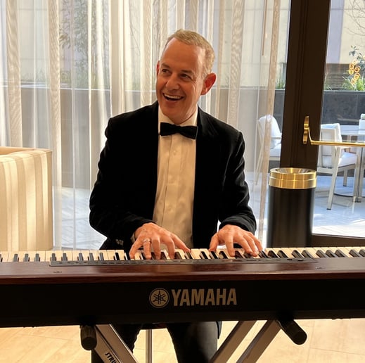 Gallery photo 1 of Noam Eisen - Pianist, Singer, Entertainer