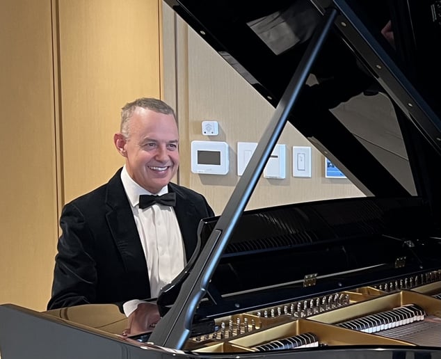 Gallery photo 16 of Noam Eisen - Pianist, Singer, Entertainer