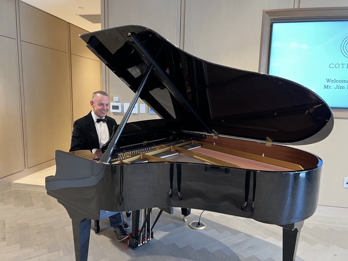 Gallery photo 17 of Noam Eisen - Pianist, Singer, Entertainer