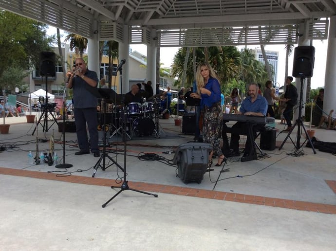 Gallery photo 2 of Noreena Downey And Dizzy Blue band