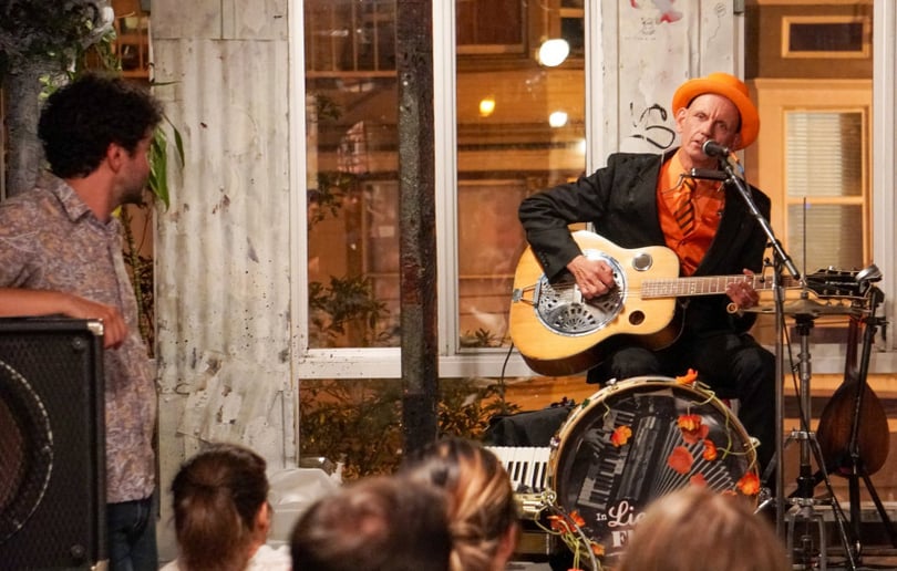 Gallery photo 4 of One Man Swamp Band