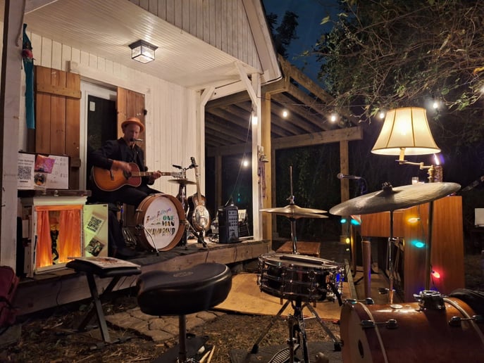 Gallery photo 3 of One Man Swamp Band