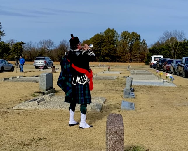 Gallery photo 11 of Ozark Bagpiper