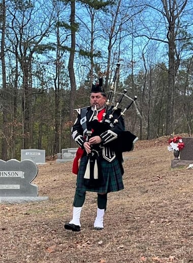 Gallery photo 10 of Ozark Bagpiper