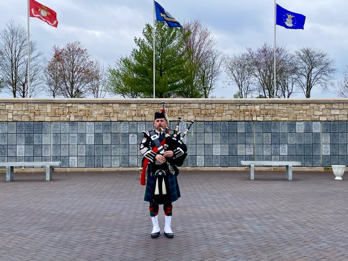 Gallery photo 14 of Ozark Bagpiper