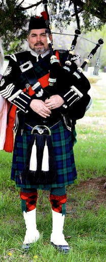 Gallery photo 17 of Ozark Bagpiper