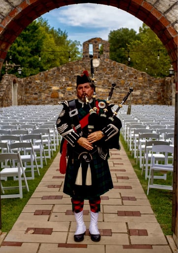 Gallery photo 20 of Ozark Bagpiper