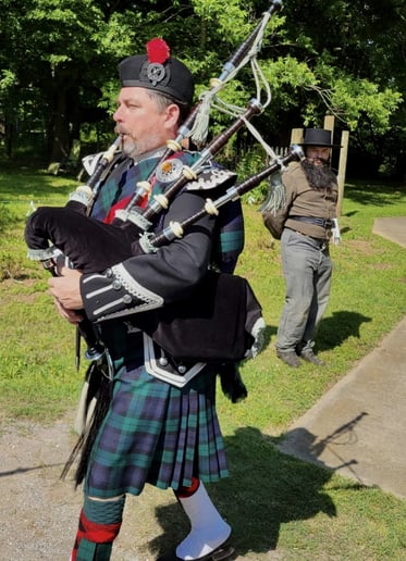 Gallery photo 23 of Ozark Bagpiper