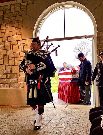 Gallery photo 30 of Ozark Bagpiper