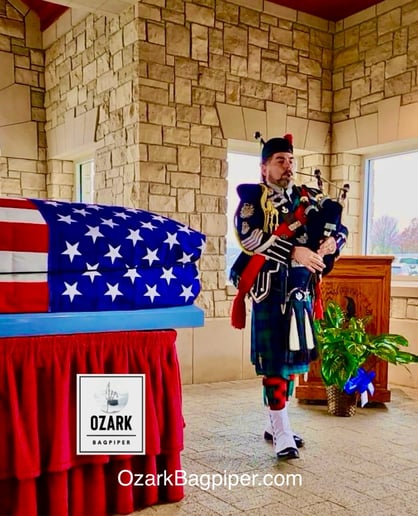 Gallery photo 2 of Ozark Bagpiper