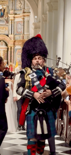 Gallery photo 38 of Ozark Bagpiper