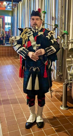 Gallery photo 42 of Ozark Bagpiper