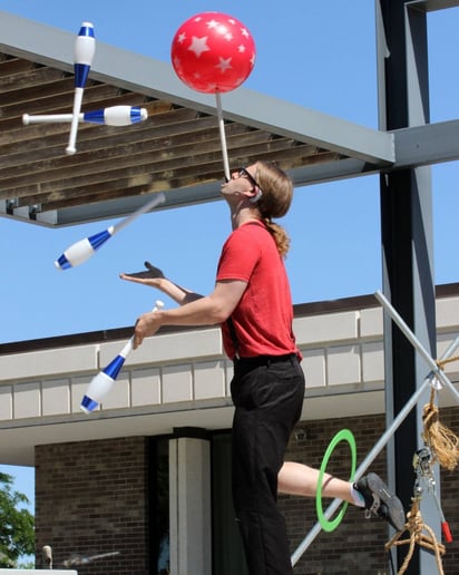 Gallery photo 13 of Peter Brunette - Juggler
