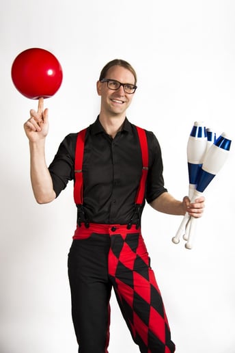 Gallery photo 14 of Peter Brunette - Juggler