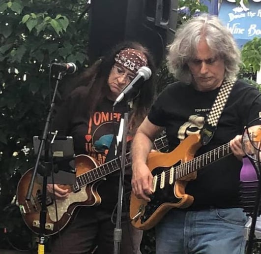 Gallery photo 5 of Petty Five
