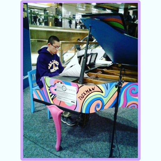 Gallery photo 1 of Pianist Dennis Huang