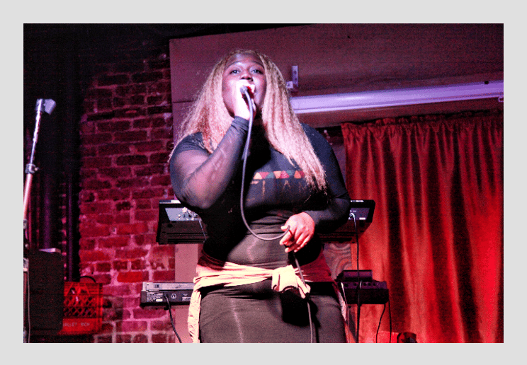 Gallery photo 3 of Belle Woodz