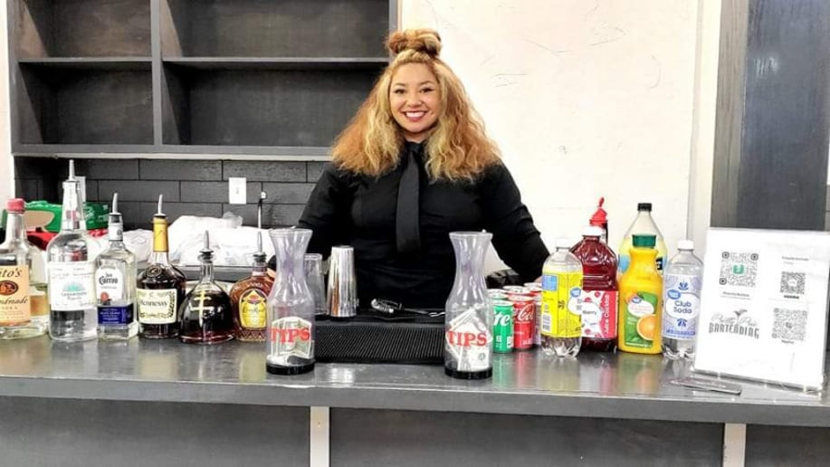 Gallery photo 3 of Pretty Prie Bartending