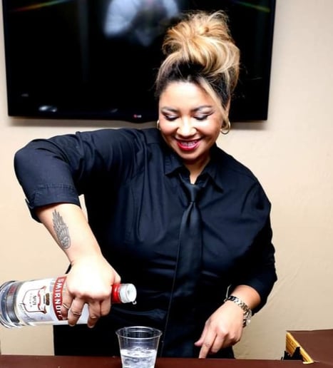 Gallery photo 10 of Pretty Prie Bartending