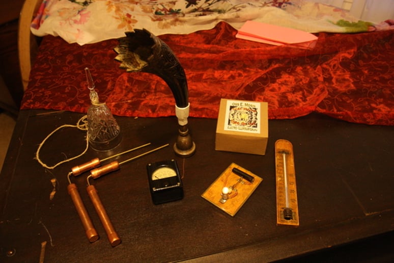 Gallery photo 5 of Rav Yitzhak - Storyteller & Paranormal Entertainer