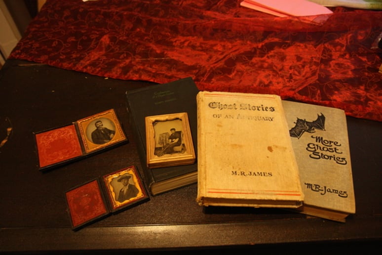 Gallery photo 10 of Rav Yitzhak - Storyteller & Paranormal Entertainer